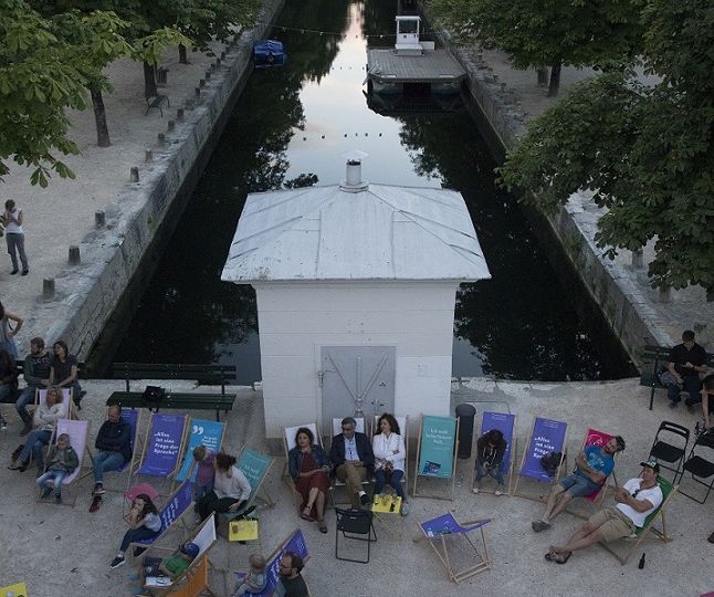 Gemeinsam mit der Pfarre der Johanneskirche veranstalten die Lendhauer ein kleines Hafenfest. Der Anlass ist das fünfjährige Jubiläum des Kirchenschiffes. Diesen Anlass nutzen wir, um an einem Sommernachmittag Spiel und Kultur zu verbinden. Für Boule-Freunde  und solche, die’s noch werden wollen, veranstalten wir Boule-Turnier ab 16 Uhr. Beim Werfen der kleinen Stahlkugeln soll es bei diesem Hafenfest weniger um sportliche Höchstleistungen gehen, sondern Geselligkeit und Freude am Spiel sollen im Mittelpunkt stehen. Für Späterkommende gibt es eine zweite Runde um 18:00. Die Teams werden durch Auslosen ermittelt. Auf die körperliche Ertüchtigung folgt für den Geist Musik  vom Kirchenschiff. Um 19:30 tritt Simon Stadler auf. Den Abend lassen wir bei Gesprächen und Getränken ausklingen.